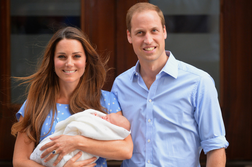 Kate et William à la sortie de la maternité le 23 juin 2013, après la naissance de George