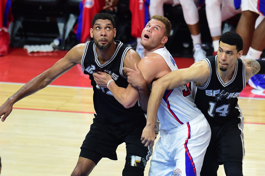 Sur le parquet des Clippers Los Angeles, le 22 avril 2015, Tim Duncan a été de loin le meilleur jouer des San Antonio Spurs et a permis leur victoire.