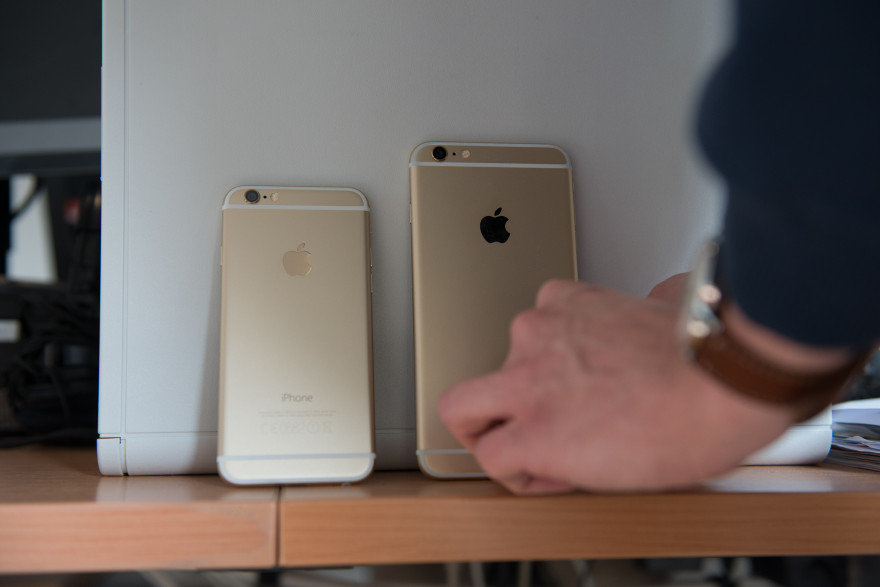 Deux iPhones, 6 et 6 Plus, dorés