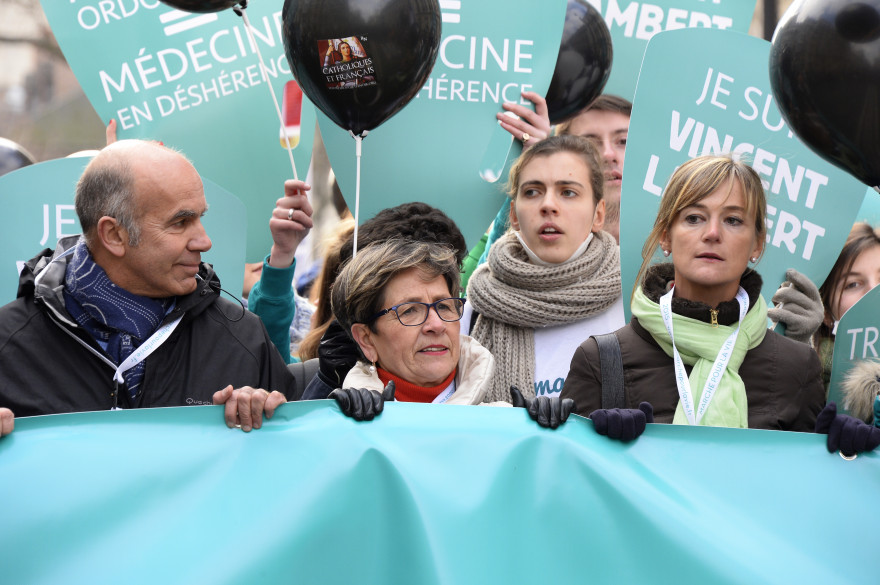 Viviane Lambert (centre) lors d'une marche pour la vie, 25 janvier 2015