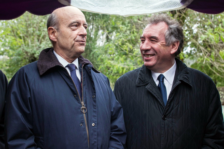 Alain Juppé et François Bayrou le 10 novembre 2013 à Saint-Léon-sur-Vézère (archives).