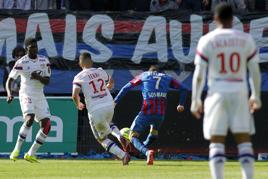 Malgré sa défaite à Caen, l'OL reste solidement accroché à la 2e place