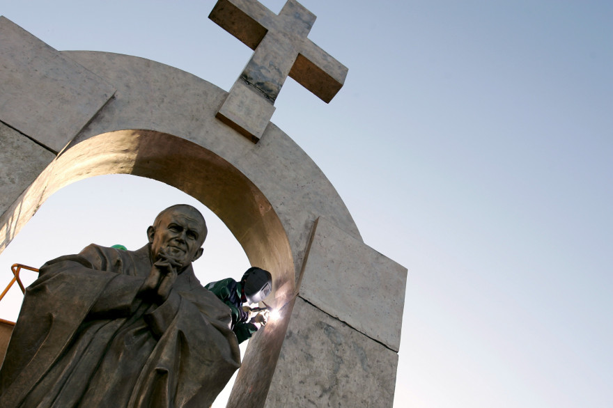 La statue du pape Jean-Paul II à Ploërmel (archive).