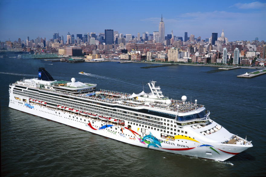 Le Norwegian Dawn arrivant à New-York en 2003