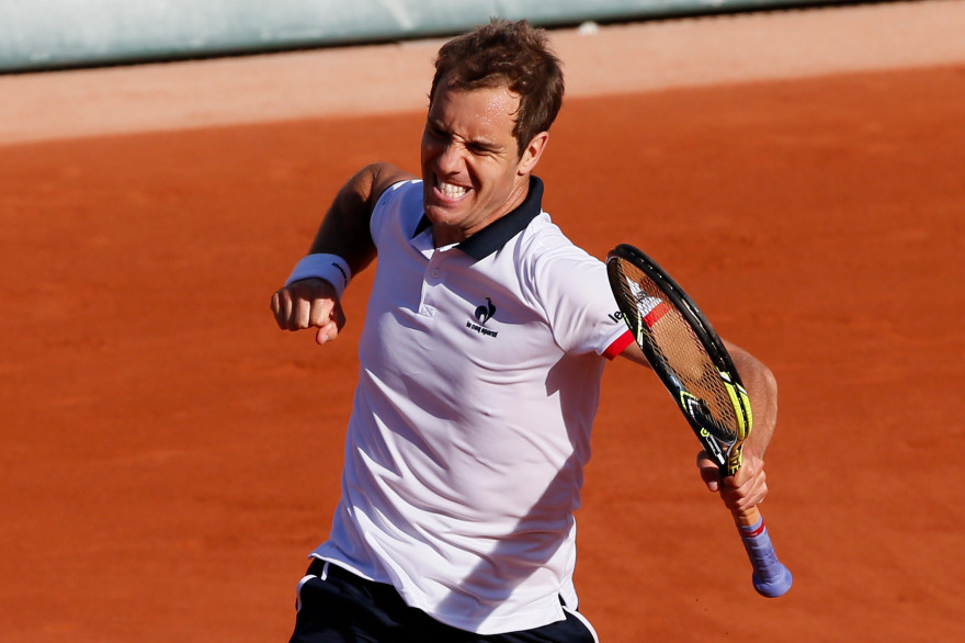 Le Français Richard Gasquet a battu le Sud-africain Kevin Anderson en quatre sets (4-6, 7-6, (7/4), 7-5, 6-4) le 30 mai 2015 à Roland-Garros et se qualifie pour les huitièmes.