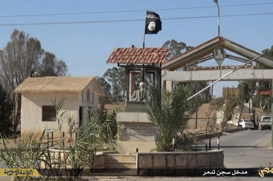 L'entrée de la prison de Palmyre, en Syrie.