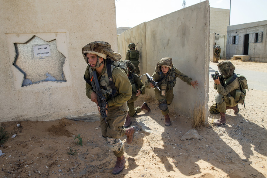 Soldat D Une Armée Populaire Mots Croisés L'armée israëlienne annule la sanction d'un soldat ayant mangé un