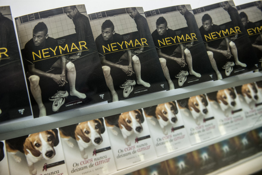 La biographie du footballeur brésilien Neymar (illustration)