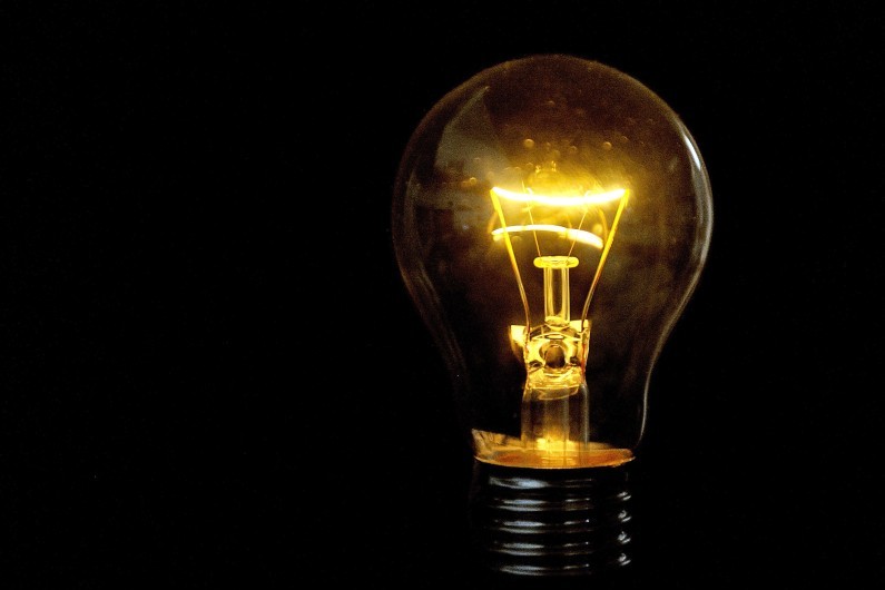 Qui A Inventé L'ampoule électrique Et En Quelle Année Le 21 octobre 1879, Thomas Edison a inventé l'ampoule électrique