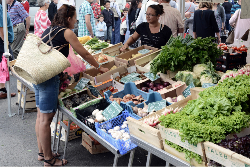 Le marché bio de Revel en Haute-Garonne le 23 août 2014.