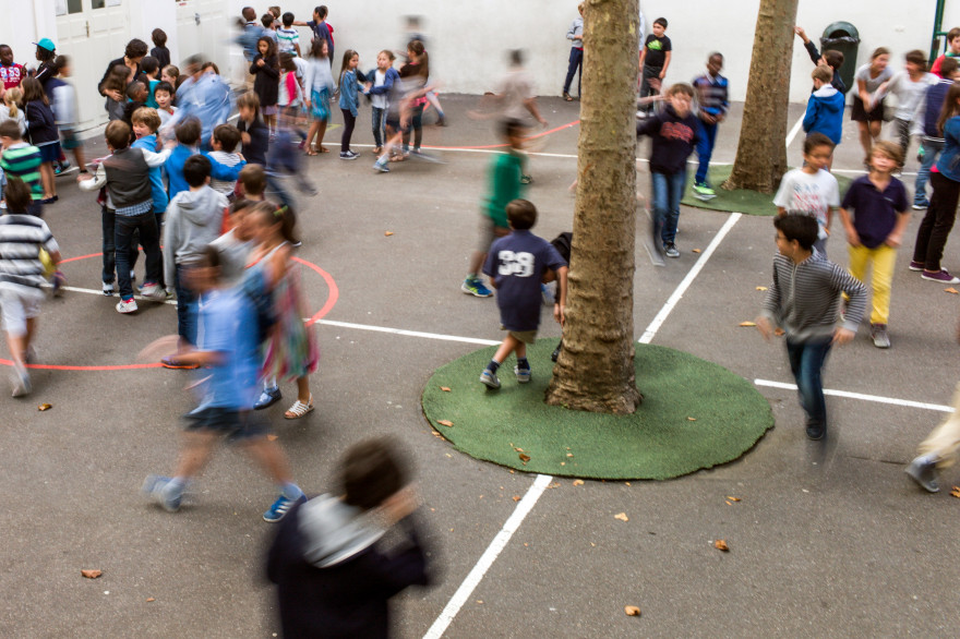 La cour de récréation d'une école primaire (illustration).
