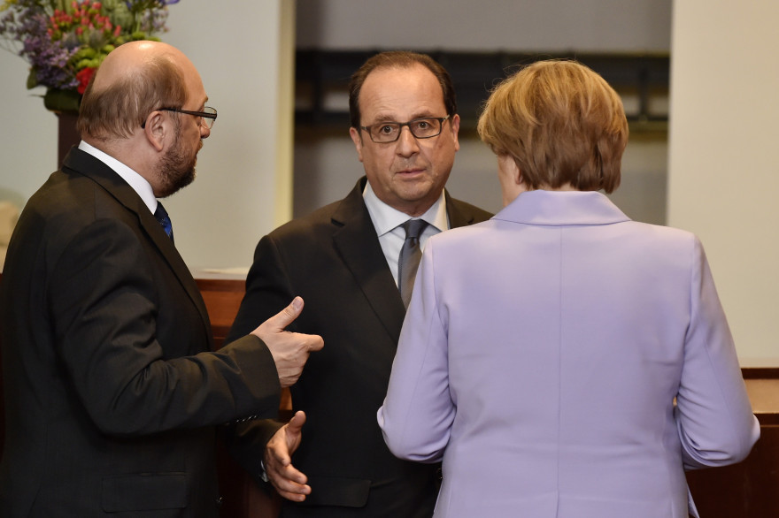 François Hollande en compagnie de Martin Schulz (à gauche) et Angela Merkel le 23 avril 2015 (archives)