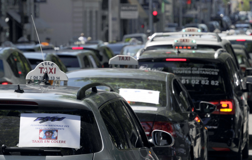 Une manifestation de chauffeurs de taxis à Lyon, le 25 mai 2011