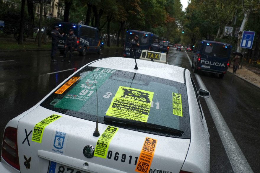 Un taxi espagnol lors d'une manifestation contre Uber le 14 octobre 2014 à Madrid (archive).