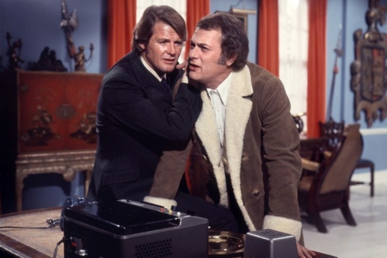 Amicalement Votre Episode 1 "Amicalement vôtre" : Roger Moore et Tony Curtis dans un joyeux naufrage