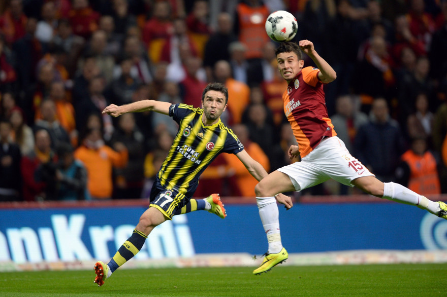 Alex Telles (à droite) en avril 2014