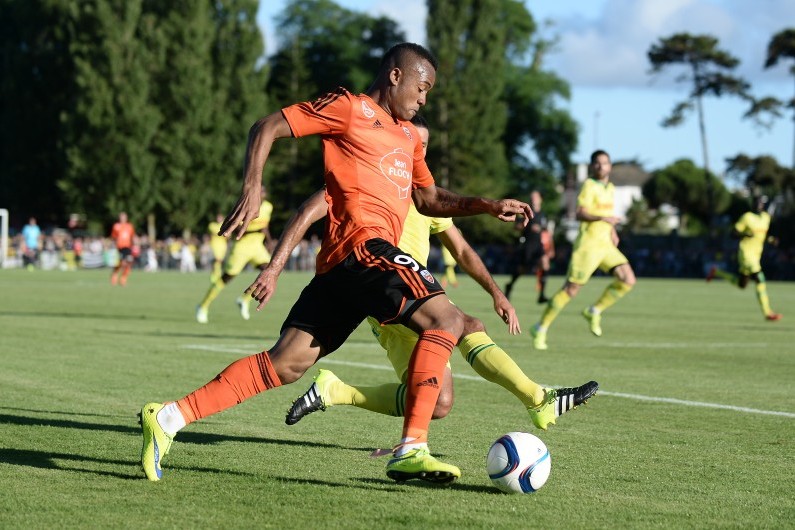Jordan Ayew sous les couleurs du FC Lorient lors d'un match amical contre Nantes, le 22 juillet 2015
