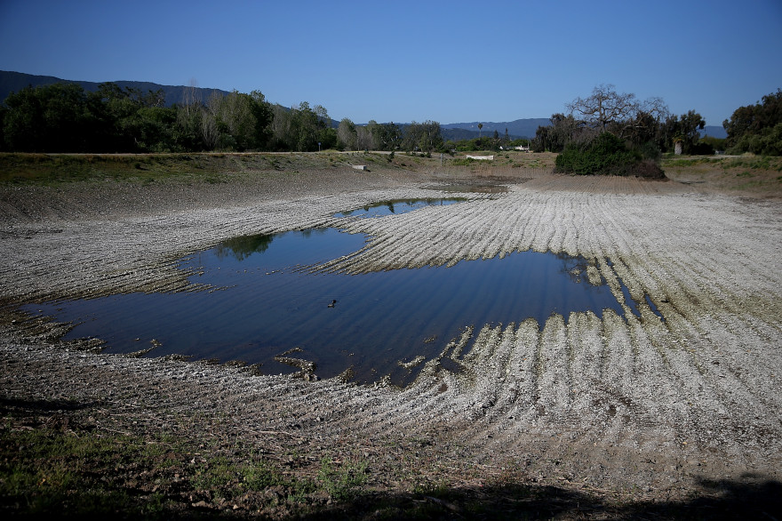 Un plan d'eau affecté par la sécheresse, en Californie (illustration)