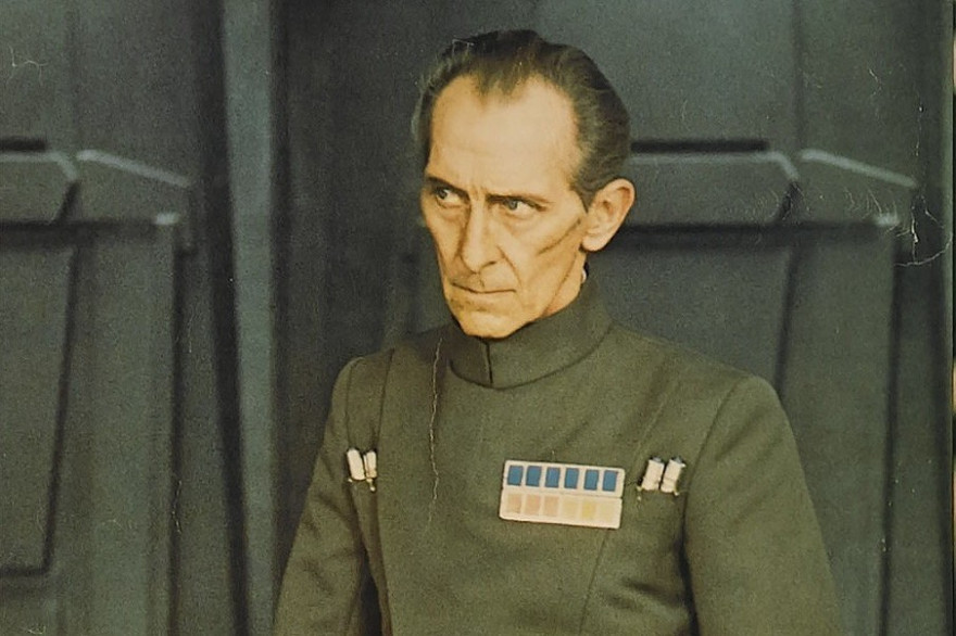 Peter Cushing dans "Star Wars : Un nouvel espoir" en 1977