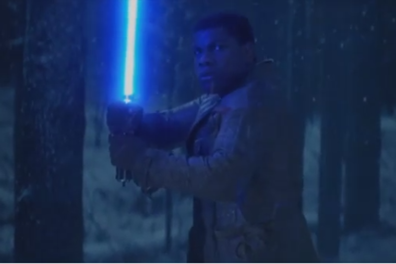 Finn, joué par John Boyega, sera armé d'un sabre-laser bleu dans "Star Wars : Le Réveil de la Force"