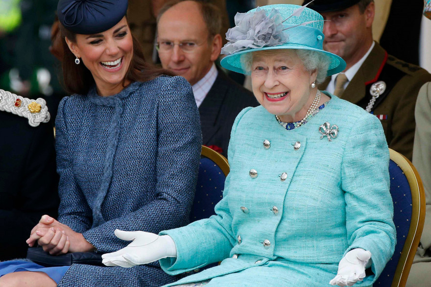 Kate Middleton au côté de la reine Elizabeth II lors du jubilé de la reine en 2012