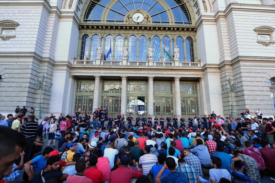 Les migrants devant la gare de Budapest en Hongrie le 2 septembre 2015.