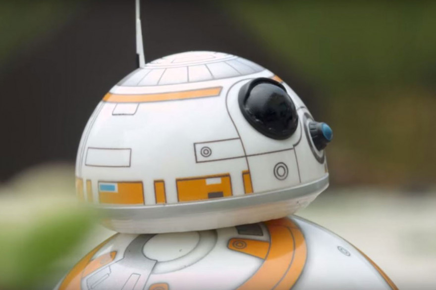 Le petit robot BB-8 de "Star Wars 7" décliné en jouet télécommandé
