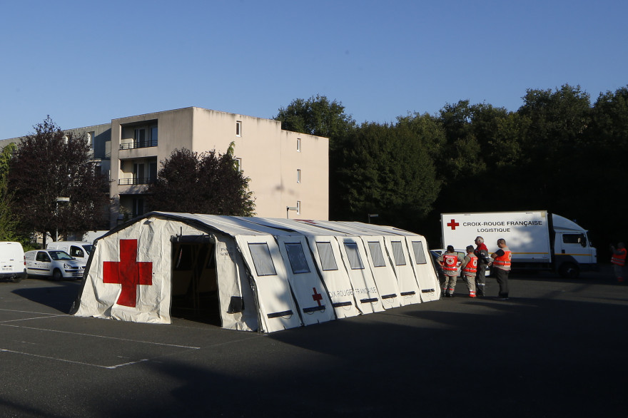 À Champagne-sur-Seine (Seine-et-Marne), la Croix-Rouge se prépare à accueillir des migrants le 9 septembre 2015.