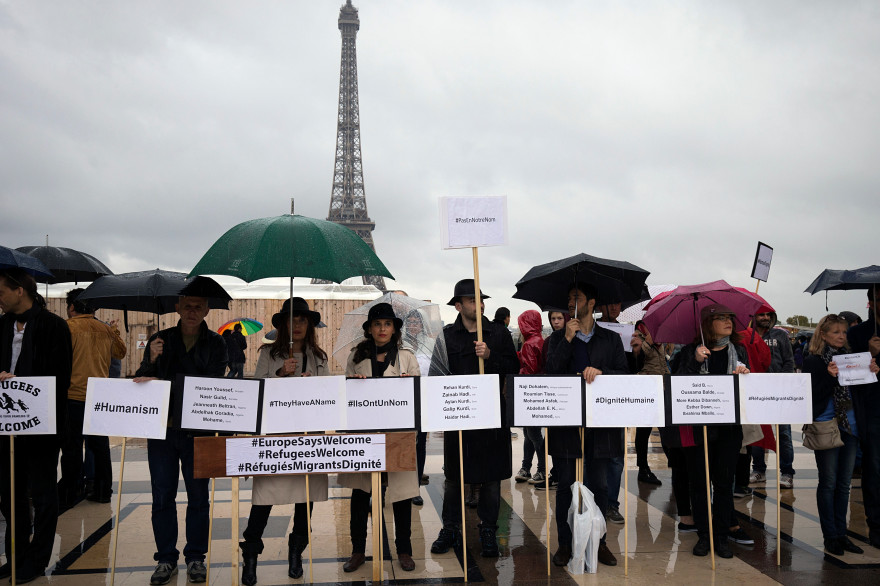 Une manifestation en soutien aux réfugiés à Paris, samedi 12 septembre.