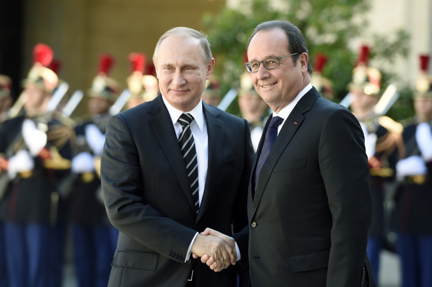 Vladimir Poutine et Angela Merkel à l'Élysée, le 2 octobre 2015