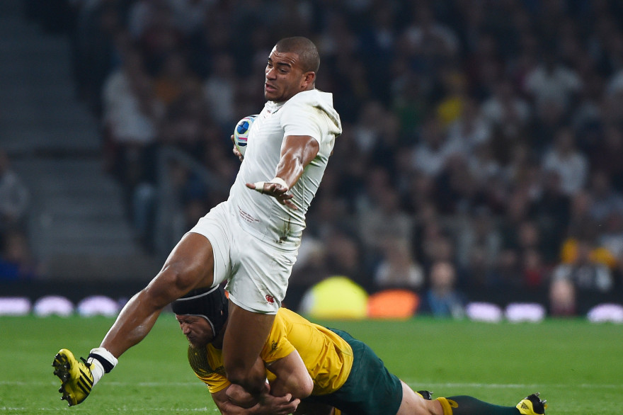 L'Anglais Jonathan Joseph plaqué contre l'Australie le 3 octobre 2015