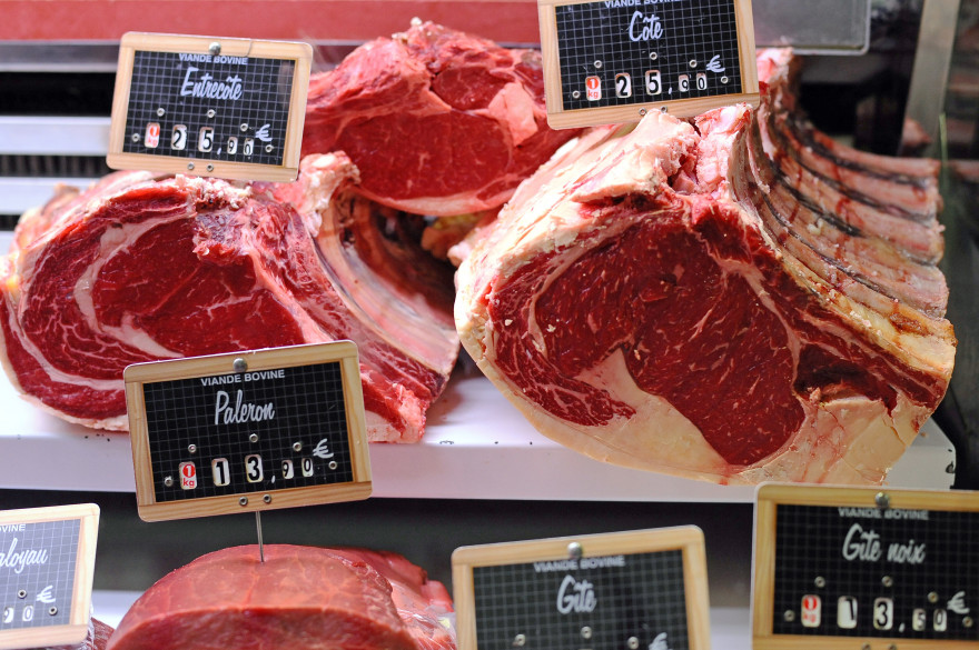 De la viande de beauf dans une boucherie