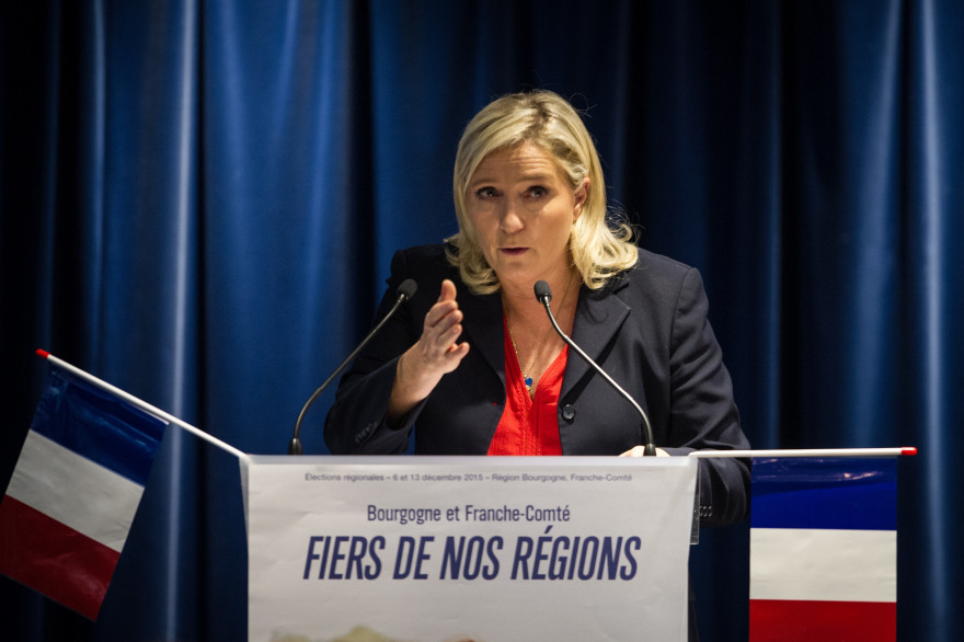 Selon un sondage, la liste conduite par Marine Le Pen est largement en tête dans la région Nord-Picardie-Pas-de-Calais, (le 28 octobre 2015)