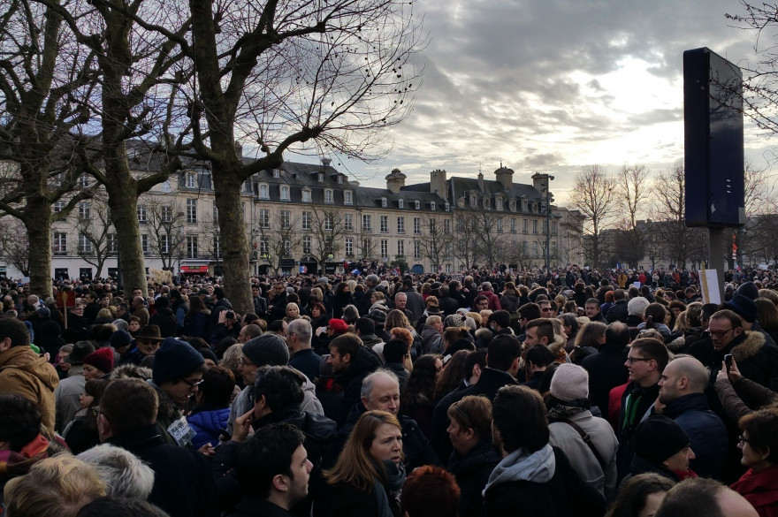 Un rassemblement à Caen au lendemain des attentats de Charlie Hebdo