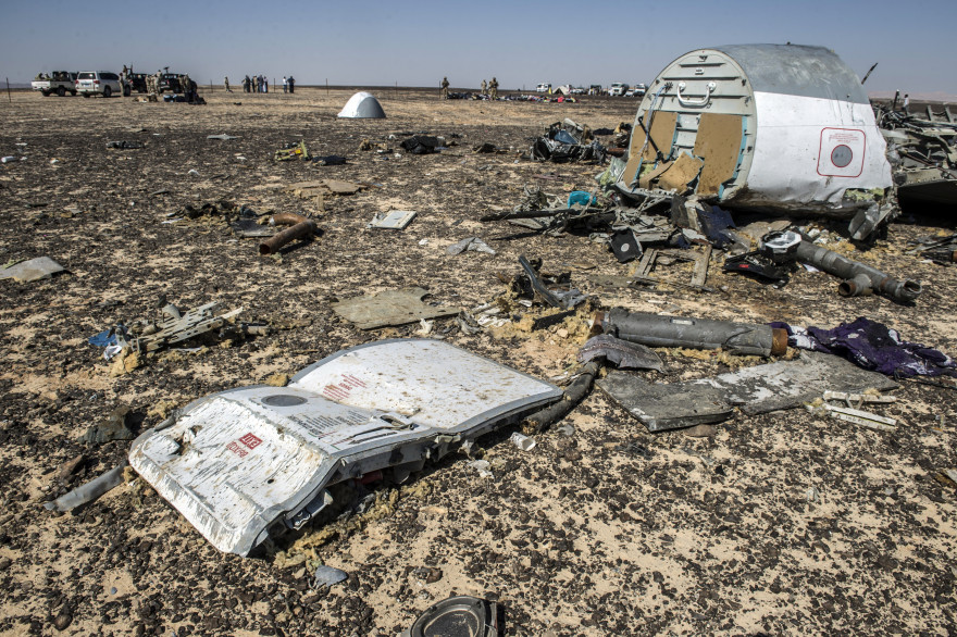 Les débris de l'Airbus A321 russe qui s'est crashé le 31 octobre dans le Sinaï, (le 1er novembre 2015).