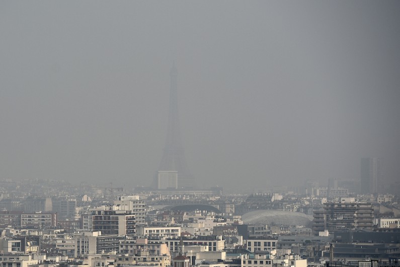 Paris lors d'un pic de pollution le 18 mars 2015.