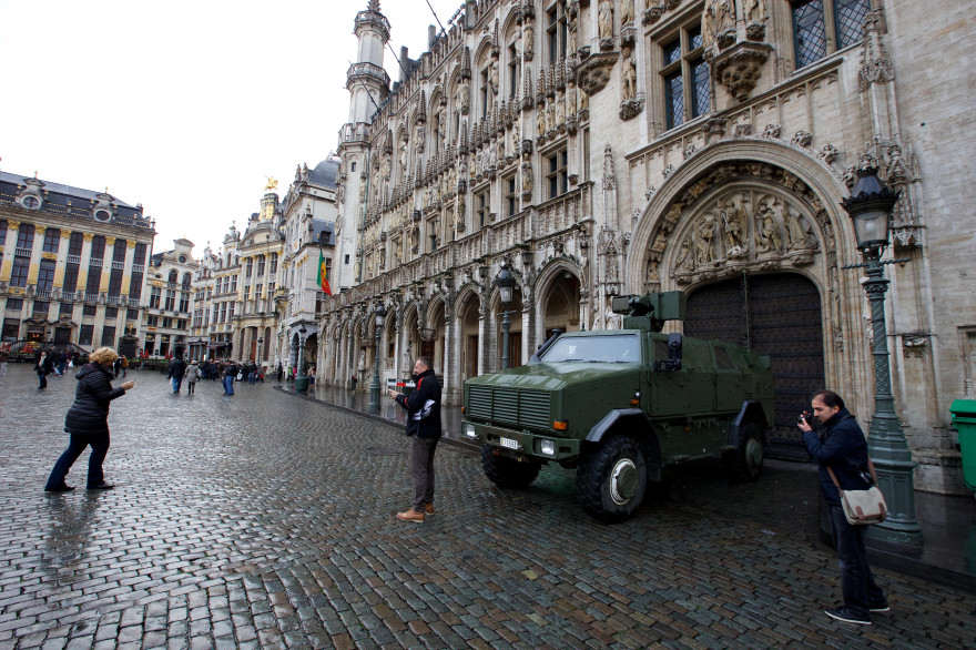Les rues et places de Bruxelles désertées à cause du risque d'attentats