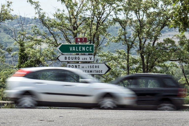Voitures circulant sur la N7 en mai 2015