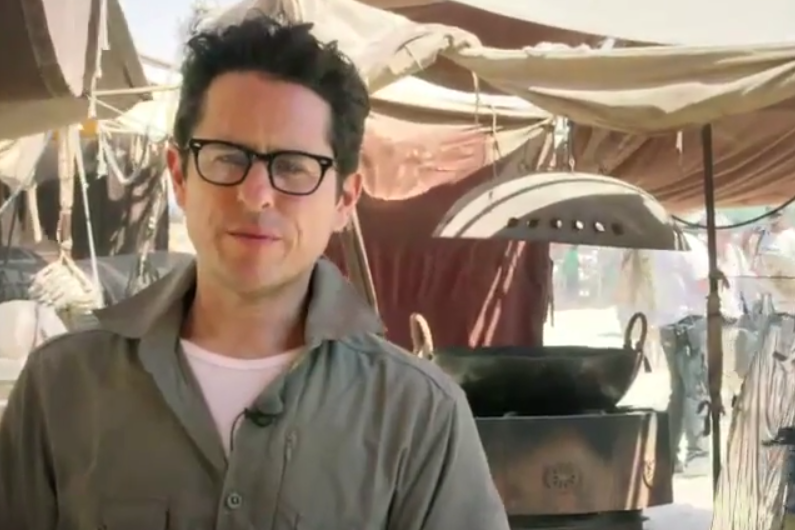Le réalisateur JJ Abrams sur le tournage de Star Wars 7