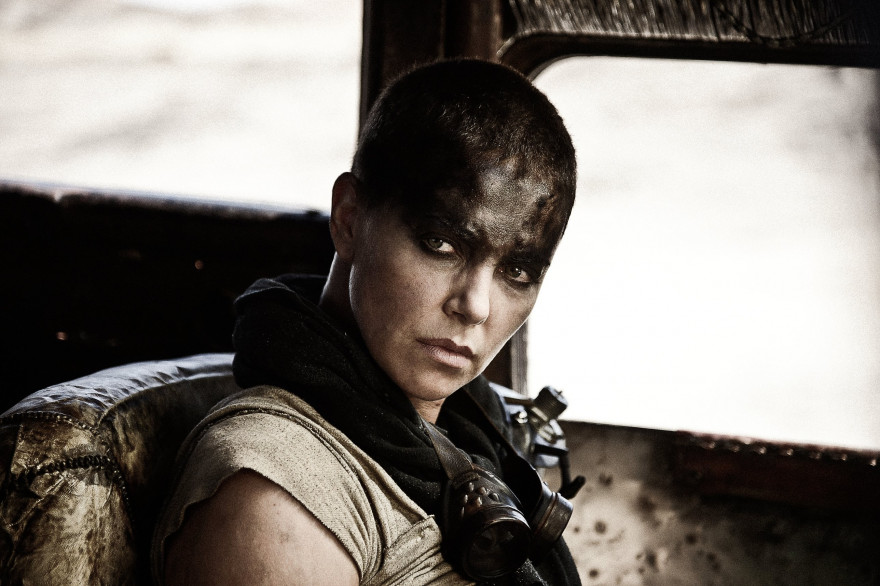 Dans "Mad Max : Fury Road", Charlize Theron joue Furiosa, l'un des rôles marquants de cette année