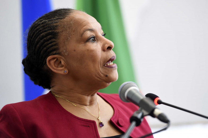 Christiane Taubira annonce que le gouvernement renonce à la déchéance de nationalité, le 22 décembre 2015.