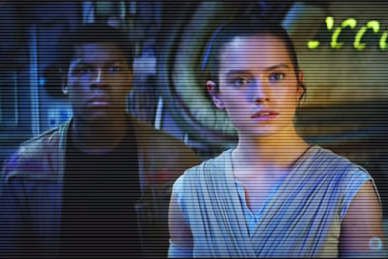 Finn et Rey, deux des nouveaux personnages principaux de "Star Wars 7"