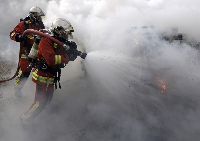 Une cinquantaine de pompiers a été mobilisée pour éteindre l'incendie fatal