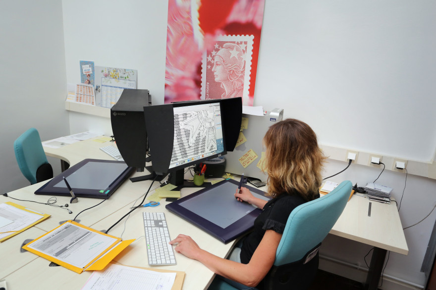 Une salariée devant son ordinateur (illustration)