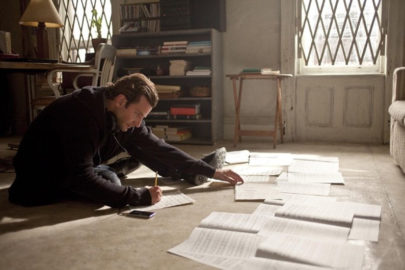 Dans "Limitless", Bradley Cooper avale une pilule qui booste sa mémoire