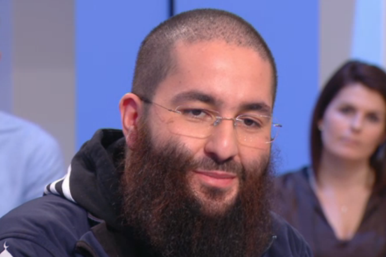 Idriss Sihamedi, président de l'ONG humanitaire Barakacity, sur le plateau du "Supplément"