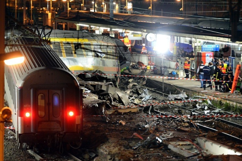 Le 12 juillet, le déraillement d'un train à Brétigny-sur-Orge a causé la mort de 7 personnes et fait plus 12 blessés graves et 160 blessés légers