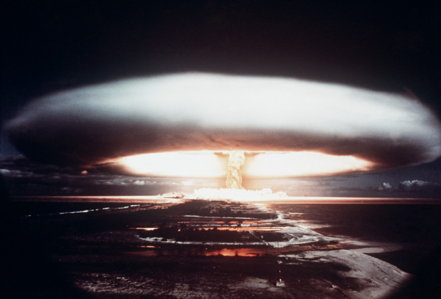Un champignon atomique à Mururoa en 1971 (illustration)