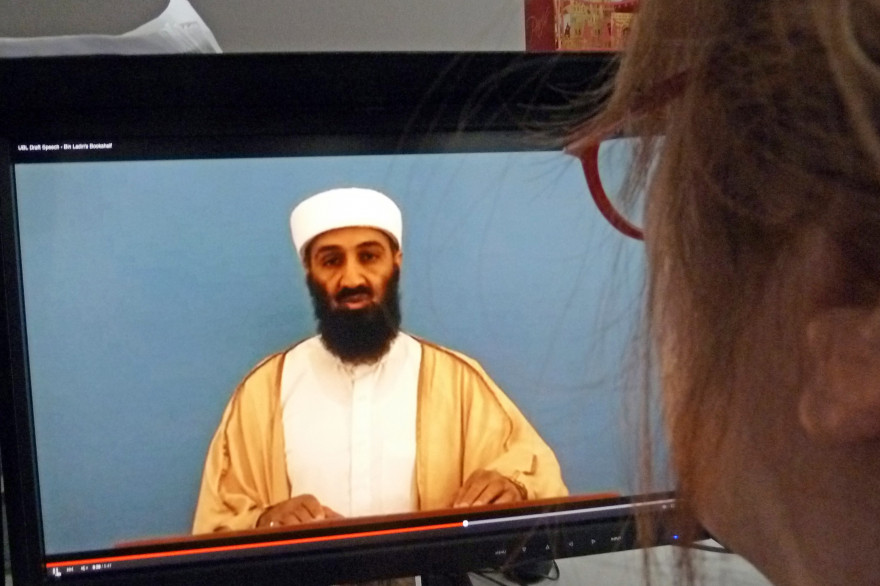 L'ancien leader d'al-Qaïda Oussama Ben Laden dans une vidéo déclassifiée de la CIA
