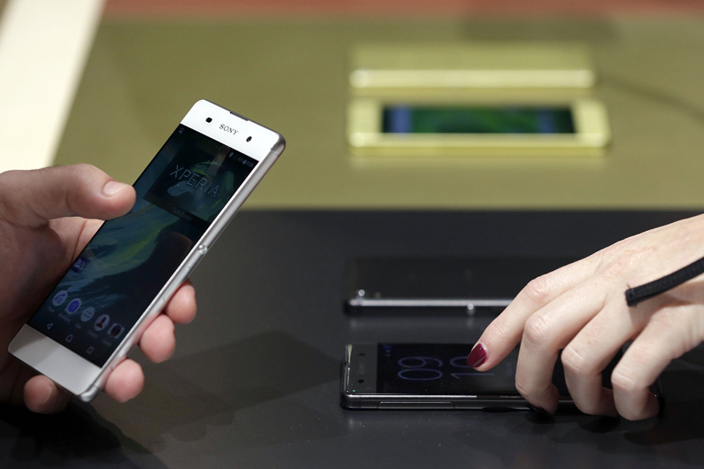 Des smartphones présentés au Mobile world congress 2016 de Barcelone